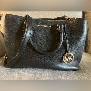 Micheal Kors black purse